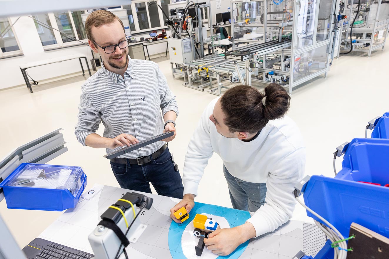 Testing of software and hardware  in the laboratory (EDF) at Chemnitz University of Technology